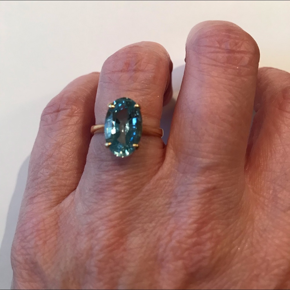 18K gold blue topaz oval cut ring size 4.5